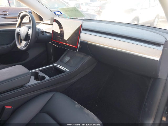 2024 TESLA MODEL Y 7SAYGDEE0RA234017 Photo 4