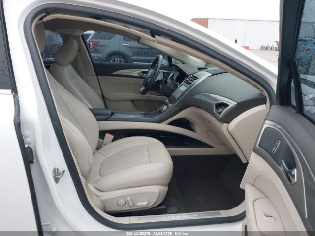 2020 LINCOLN MKZ 3LN6L5A99LR613925 Photo 4