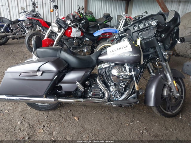 1HD1KBM16FB648239 Harley-Davidson 2015