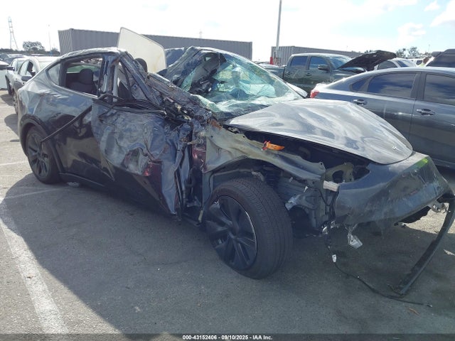 2024 TESLA MODEL Y 7SAYGDED2RF115749 Photo 0