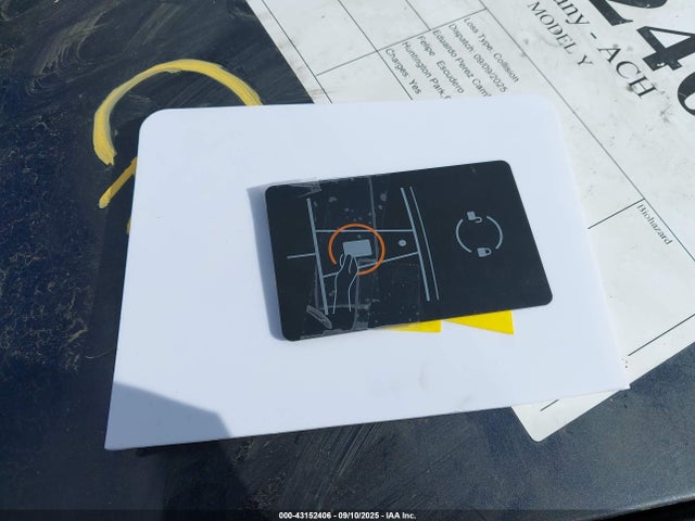 2024 TESLA MODEL Y 7SAYGDED2RF115749 Photo 10