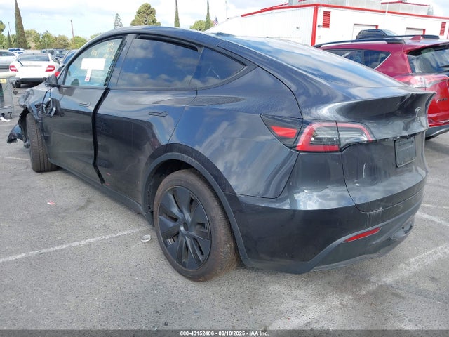 2024 TESLA MODEL Y 7SAYGDED2RF115749 Photo 2