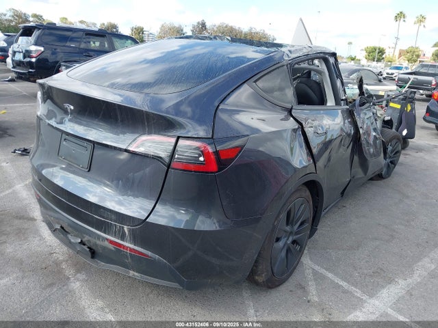 2024 TESLA MODEL Y 7SAYGDED2RF115749 Photo 3