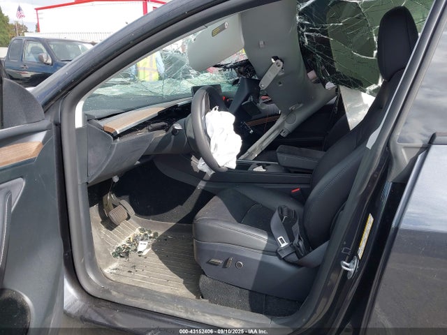 2024 TESLA MODEL Y 7SAYGDED2RF115749 Photo 4