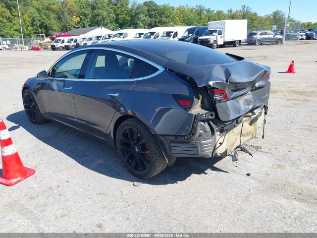 2018 TESLA MODEL 3 5YJ3E1EB3JF129013 Photo 2