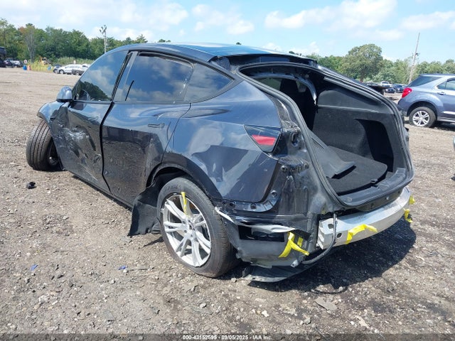 2024 TESLA MODEL Y 7SAYGDEE5RA225734 Photo 2