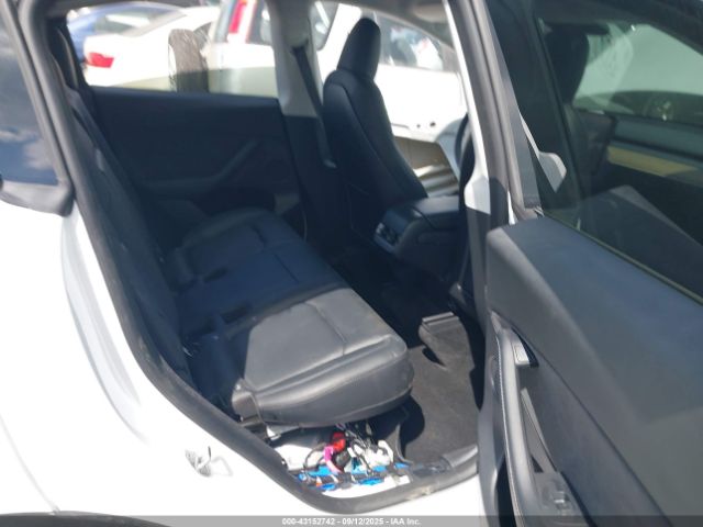 2023 TESLA MODEL Y 7SAYGDEE5PA041200 Photo 7