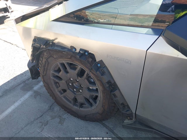 Tesla Cybertruck 2024 7G2CEHED8RA037640 Image 18