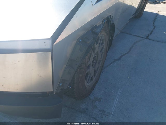 Tesla Cybertruck 2024 7G2CEHED8RA037640 Image 19
