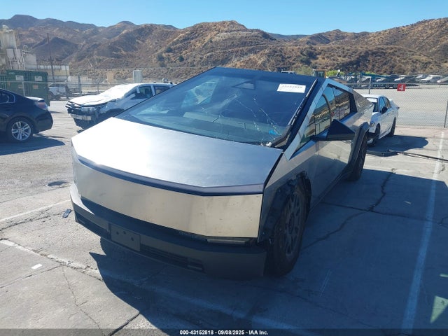 Tesla Cybertruck 2024 7G2CEHED8RA037640 Image 2