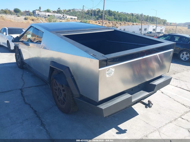 Tesla Cybertruck 2024 7G2CEHED8RA037640 Image 3