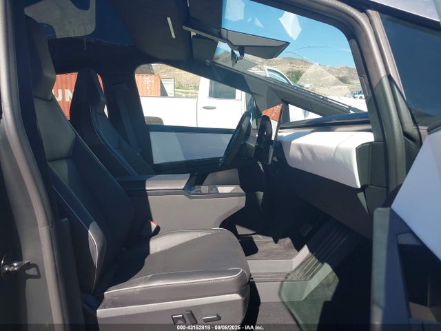 Tesla Cybertruck 2024 7G2CEHED8RA037640 Image 5