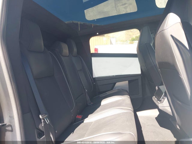 Tesla Cybertruck 2024 7G2CEHED8RA037640 Image 8