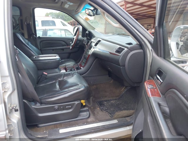 2010 CADILLAC ESCALADE ESV 1GYUCJEF2AR208741 Photo 4