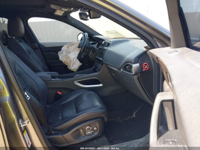 2018 JAGUAR F-PACE SADCL2GX1JA329194 Photo 4