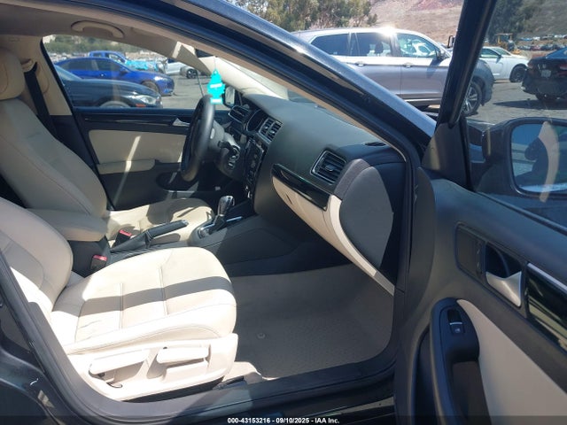 3VWL17AJXGM211141 Volkswagen Jetta