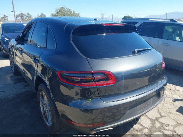 2017 PORSCHE MACAN WP1AA2A56HLB00717 Photo 2