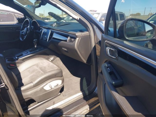 2017 PORSCHE MACAN WP1AA2A56HLB00717 Photo 4