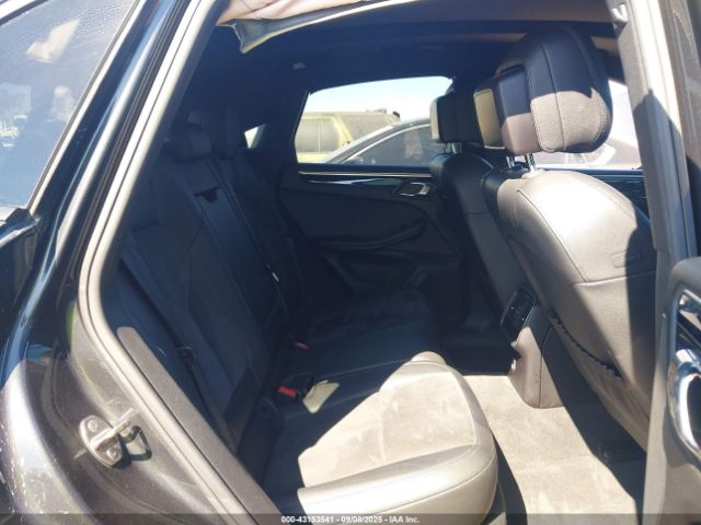 2017 PORSCHE MACAN WP1AA2A56HLB00717 Photo 7