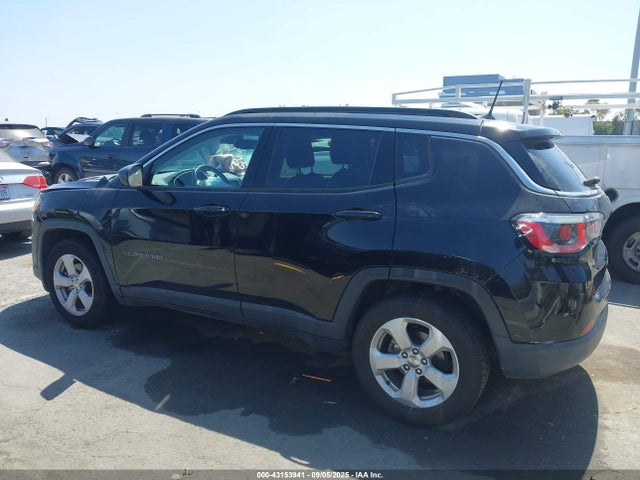 Jeep 2019 2019 3C4NJCBB6KT649553 Image 14