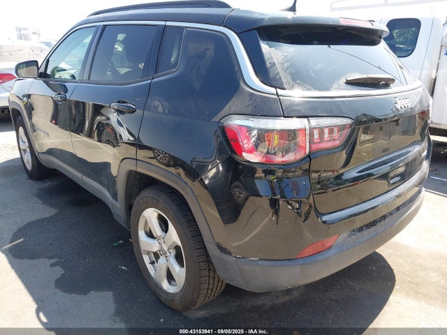 Jeep 2019 2019 3C4NJCBB6KT649553 Image 3