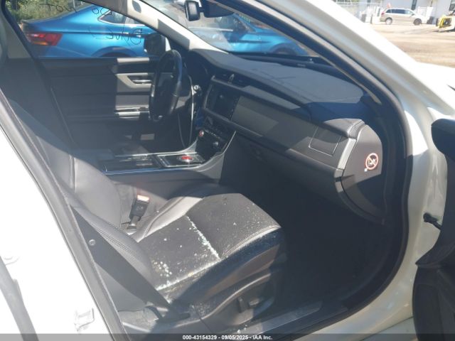 2017 JAGUAR XF SAJBJ4BN4HCY44138 Photo 4