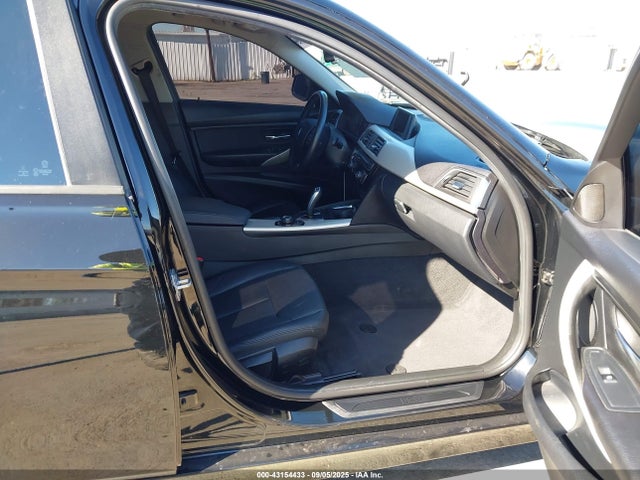 WBA8E5G3XHNU42703 BMW 320i