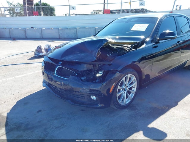 WBA8E5G3XHNU42703 BMW 320i
