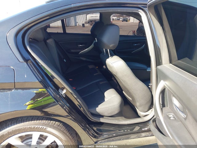 WBA8E5G3XHNU42703 BMW 320i