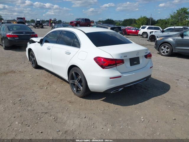 2022 MERCEDES-BENZ A 220 W1K3G4FB9NJ357368 Photo 2