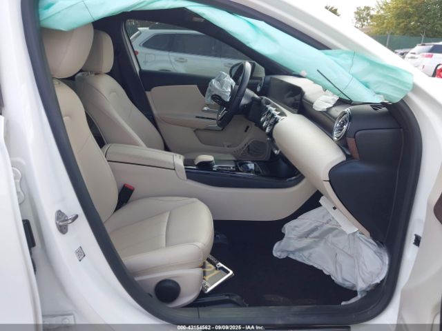 2022 MERCEDES-BENZ A 220 W1K3G4FB9NJ357368 Photo 4