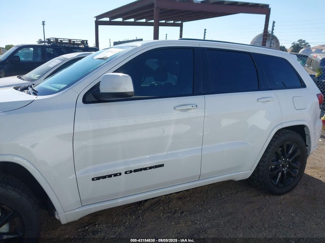1C4RJEAG5JC512012 Jeep Grand Cherokee