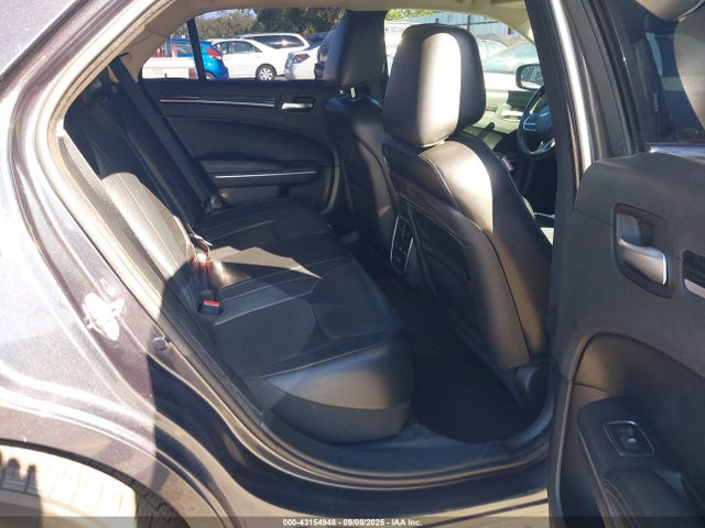 Chrysler 300 2017 2C3CCAKGXHH565632 Image 8
