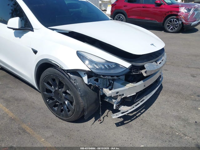 5YJYGDEE1MF076974 Tesla Model Y