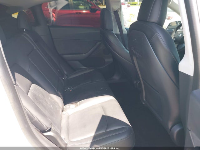5YJYGDEE1MF076974 Tesla Model Y