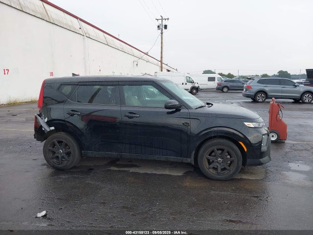 KNDJ23AU9M7133371 KIA SOUL LX