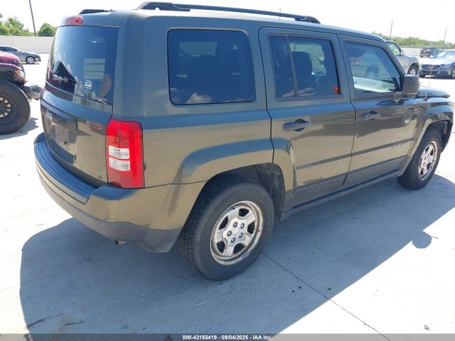 Jeep 2016 2016 1C4NJPBA8GD589058 Image 4