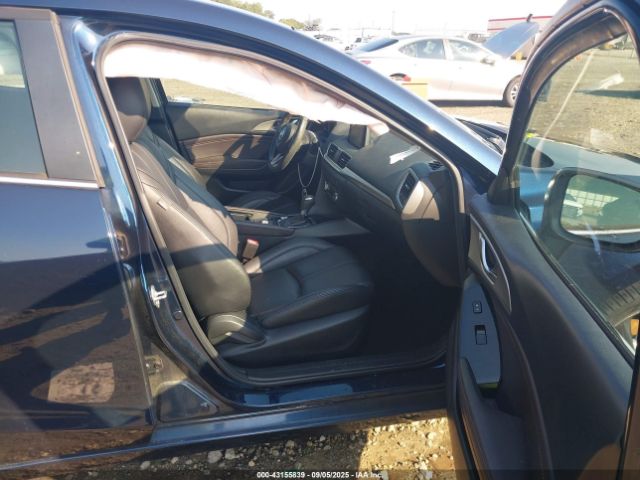 2018 MAZDA MAZDA3 3MZBN1V35JM266399 Photo 4