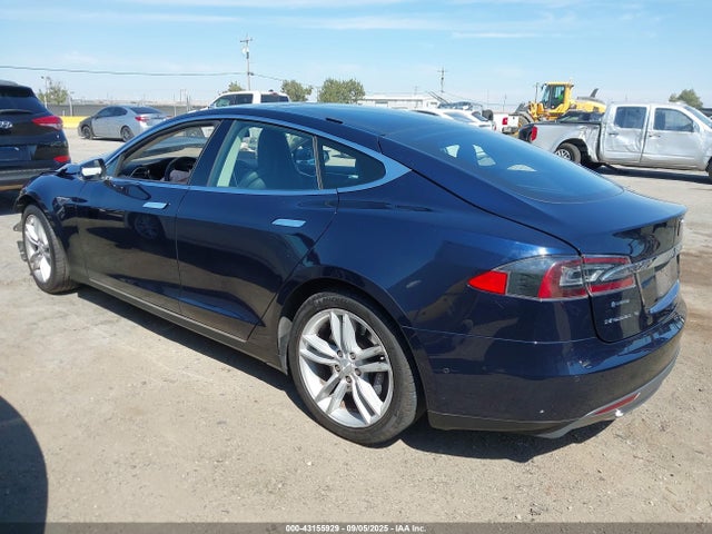 2015 TESLA MODEL S 5YJSA1H16FFP71484 Photo 2