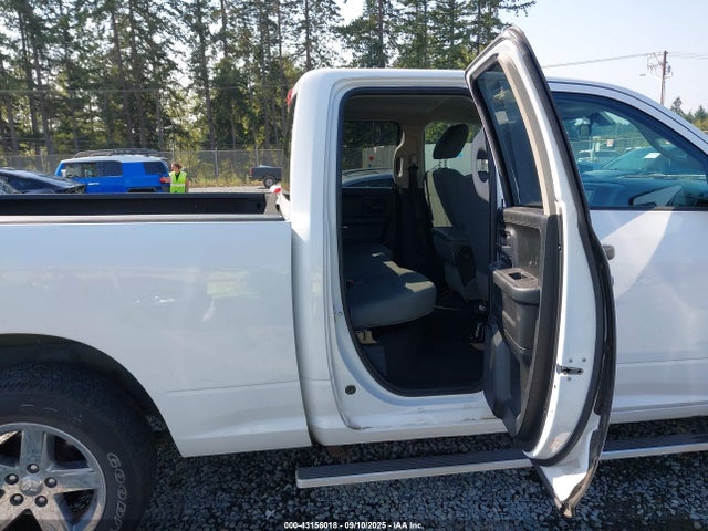 RAM 1500 2017 1C6RR7FT7HS806867 Image 8