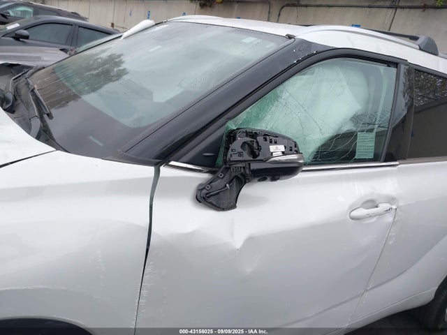5TDXBRCH3RS637439 Toyota a25a-fxs