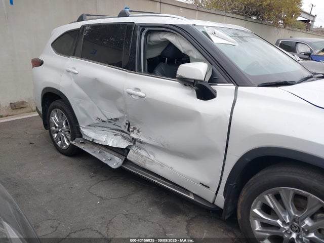 5TDXBRCH3RS637439 Toyota a25a-fxs