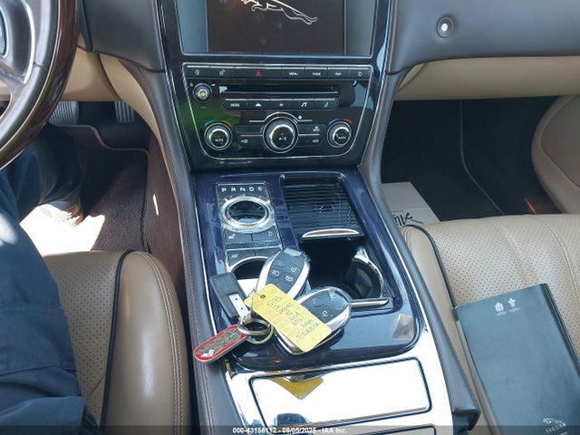 2012 JAGUAR XJ SAJWA2GBXCLV28921 Photo 10