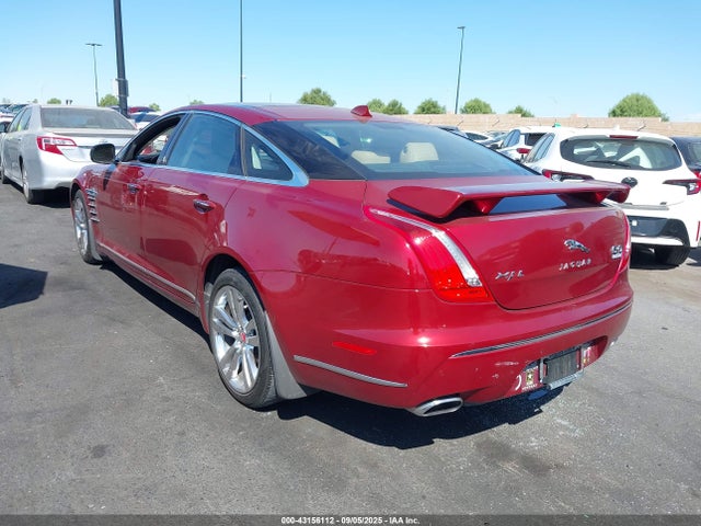 2012 JAGUAR XJ SAJWA2GBXCLV28921 Photo 2