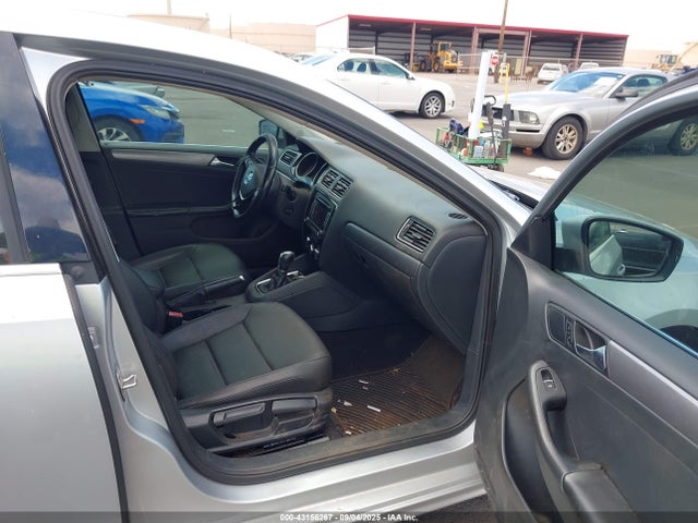 3VWLA7AJ9FM272740 Volkswagen Jetta