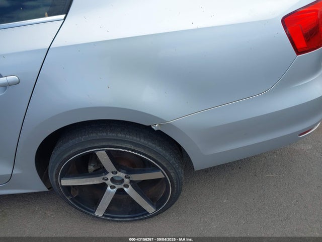 3VWLA7AJ9FM272740 Volkswagen Jetta