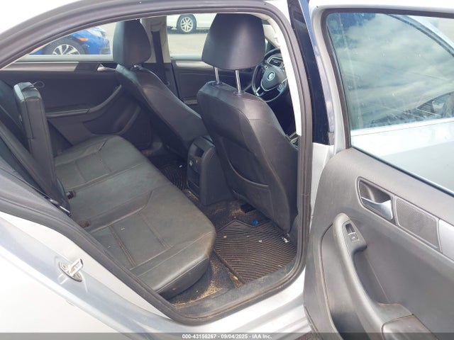 3VWLA7AJ9FM272740 Volkswagen Jetta
