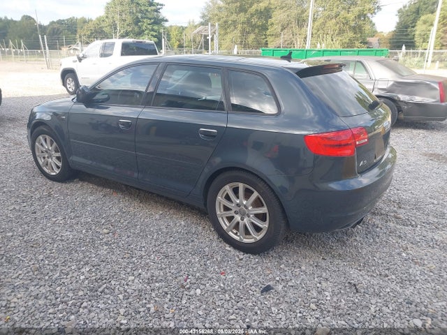 2011 AUDI A3 WAUKFAFM1BA068406 Photo 2