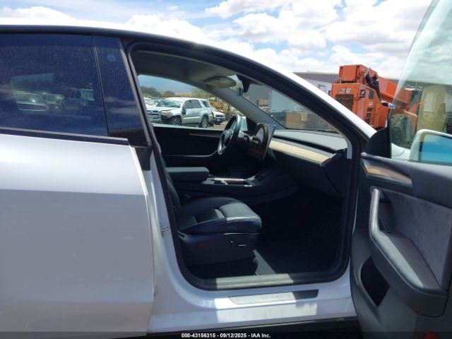2023 TESLA MODEL Y 7SAYGDEE1PF752864 Photo 4
