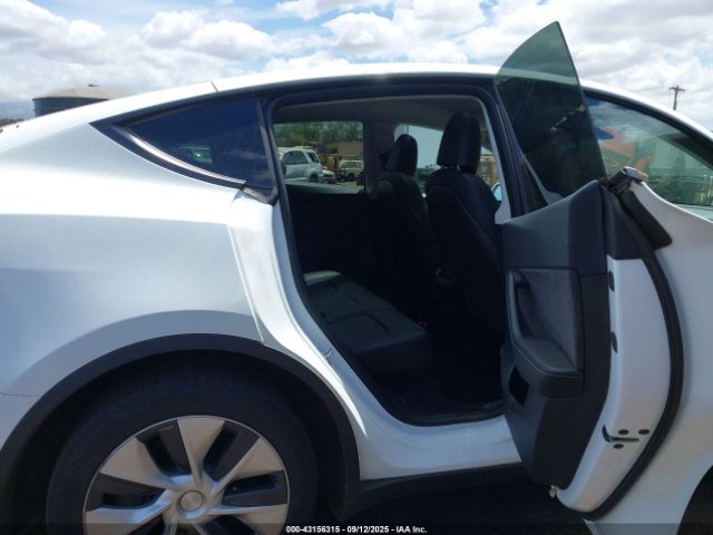 2023 TESLA MODEL Y 7SAYGDEE1PF752864 Photo 7